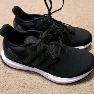 Women's 7.5, Black and White Adidas Bounce Sneakers